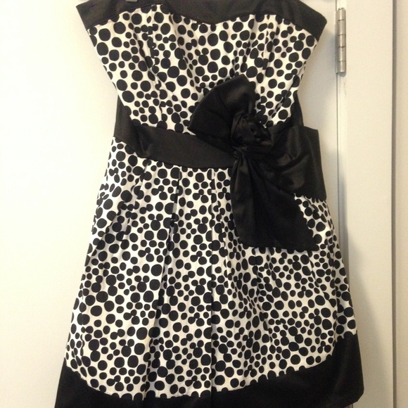 Black and White Strapless Cocktail Dress, Size M - Picture 2 of 6